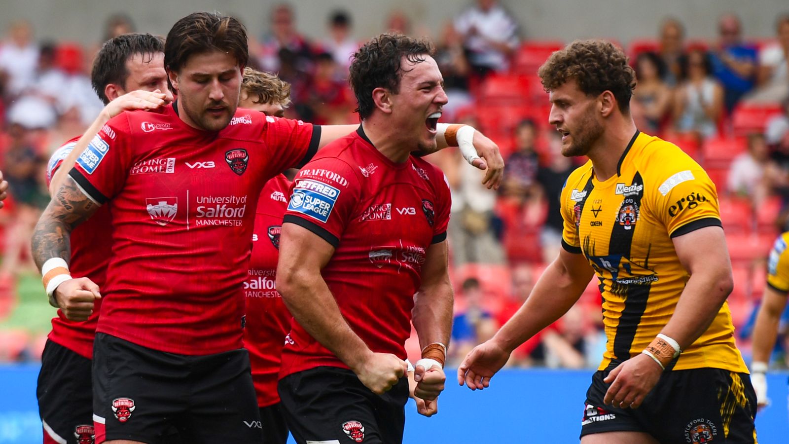 Salford Red Devils 26-22 Castleford Tigers: Chris Hankinson’s 10-point haul helps end 13-game Super League winless streak | Rugby League News