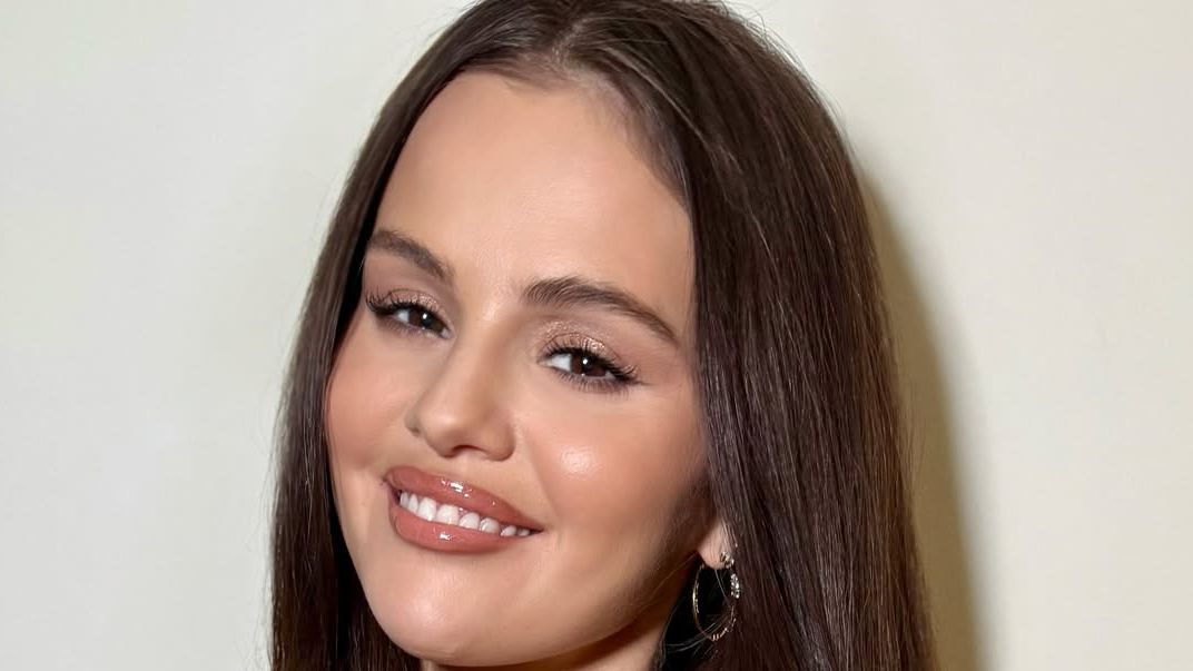 Selena Gomez’s Latest Hair Transformation Is All About ’90s Long Layers—and It’s Perfect for Round Faces