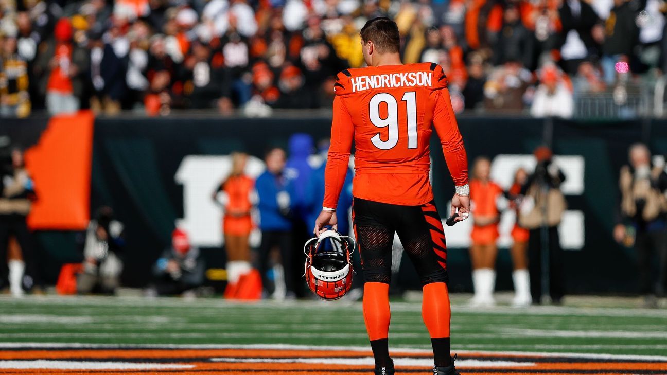 Sources — DE Trey Hendrickson to end holdout, report to Bengals