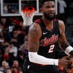 Sources -- Lakers reach agreement with center Deandre Ayton