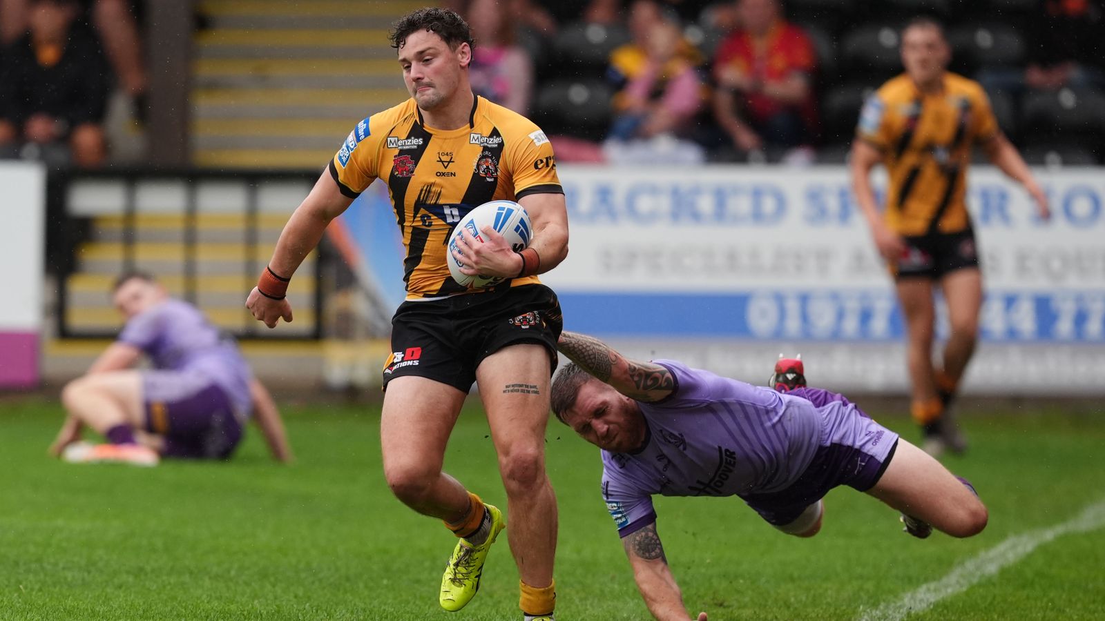 Super League: Castleford snap losing run to dent Warrington’s play-off hopes with 20-14 victory | Rugby League News
