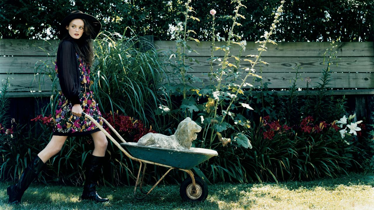 The Simple Pleasures of a Stoop Vegetable Garden