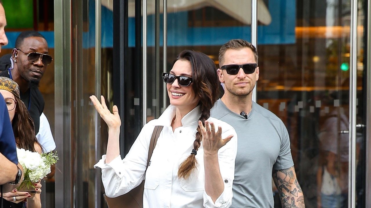 When She’s Not Andy Sachs, Anne Hathaway Opts for This One-And-Done Denim Staple