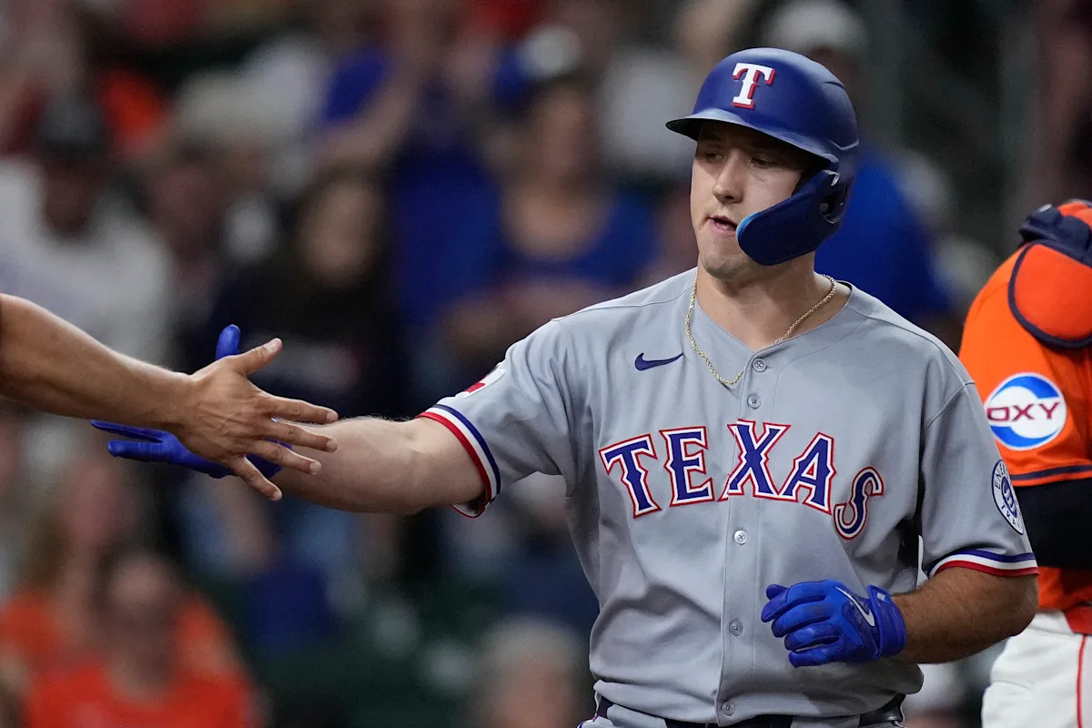 Wyatt Langford and Adolis García HRs help Rangers to a 7-3 victory over Astros