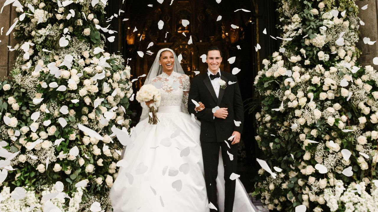 21 Wedding Arch Ideas to Transform Your Ceremony Setting