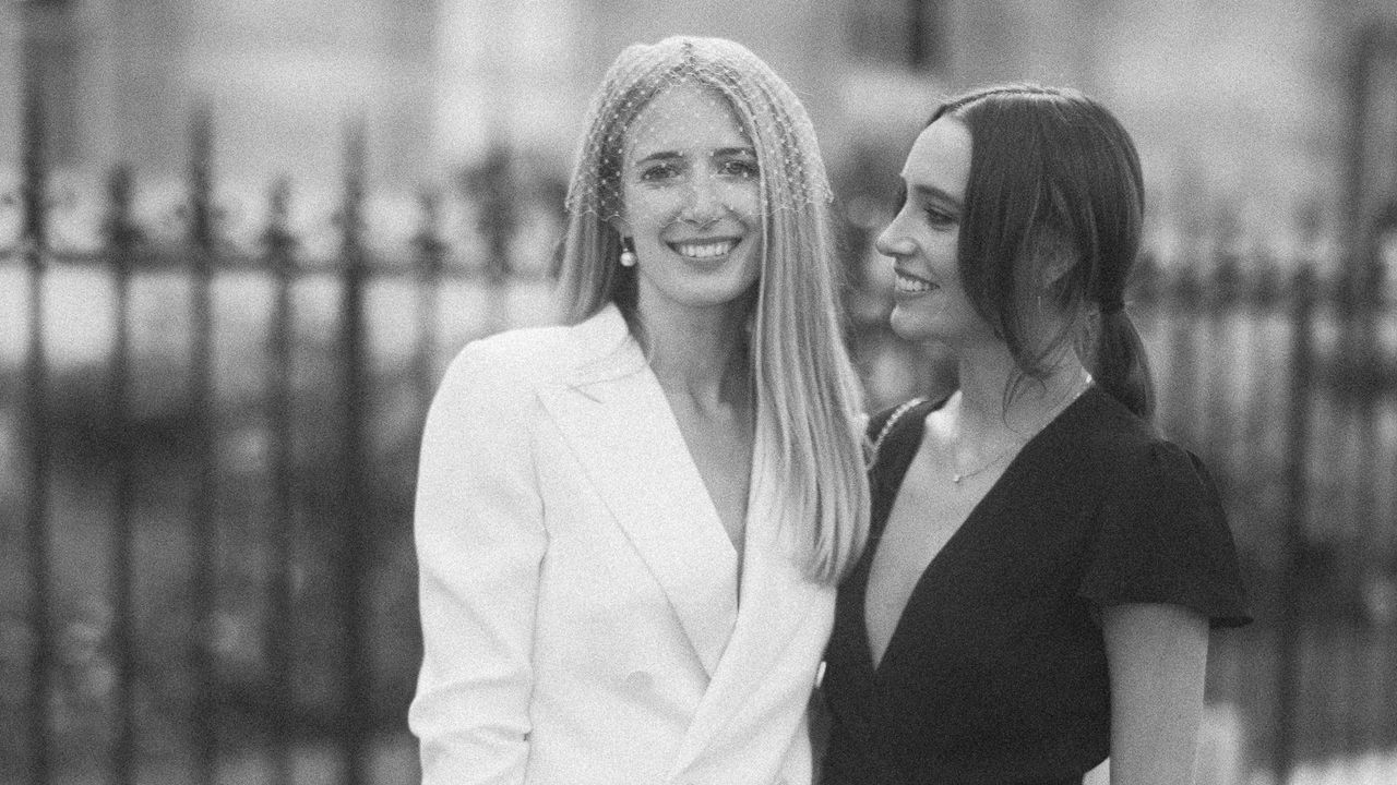 32 Best Courthouse Wedding Dresses & Sets for a Civil Ceremony