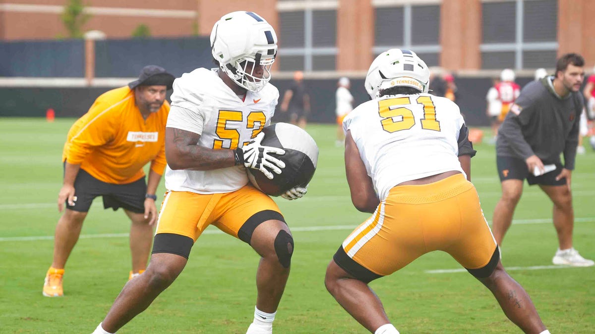 A look at Tennessee’s tallest football players on roster in 2025