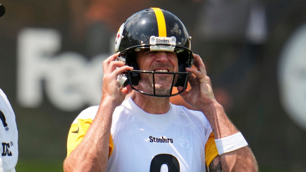Aaron Rodgers dislikes new helmet, says ‘it looks like a damn spaceship’