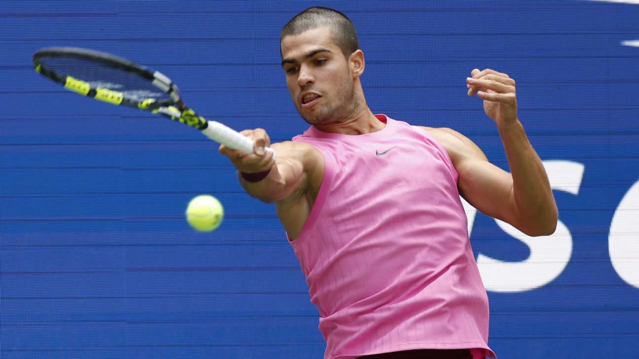 Alcaraz overcomes knee issue for third-round US Open win