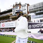 Chris Woakes comes out to bat with dislocated shoulder in tense England-India finale