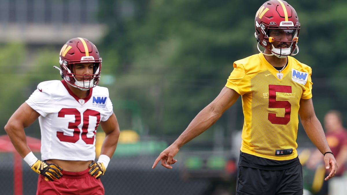 Commanders QB Jayden Daniels holds teammates accountable