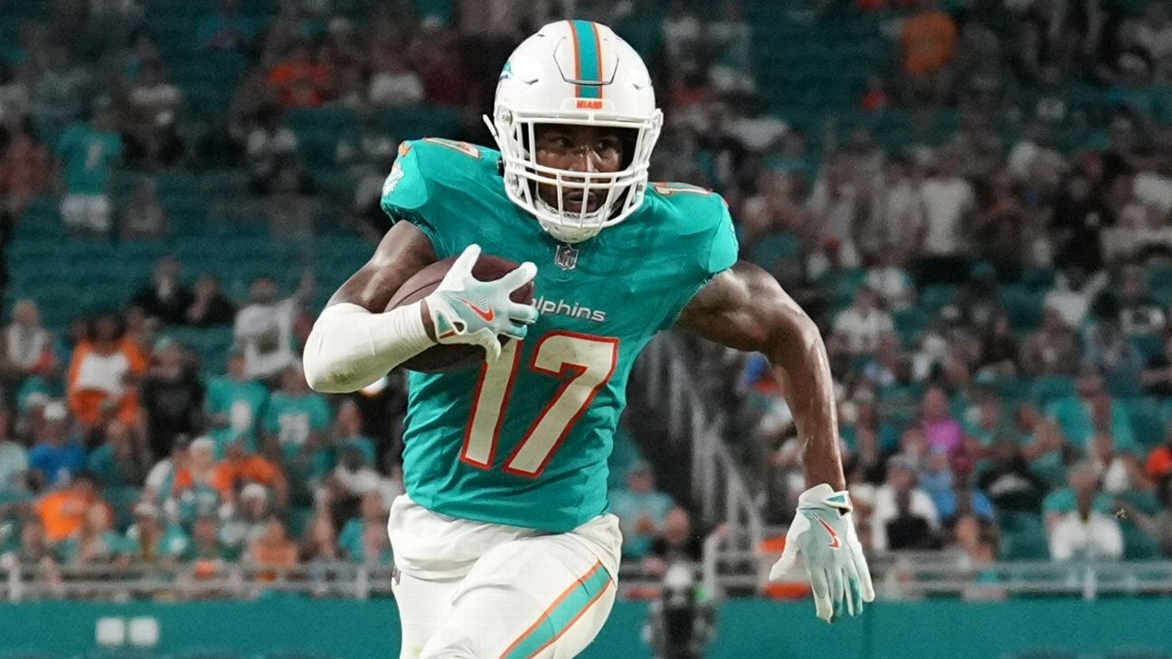Field Yates fantasy football favorites – Jaylen Waddle, TreVeyon Henderson among popular draft targets