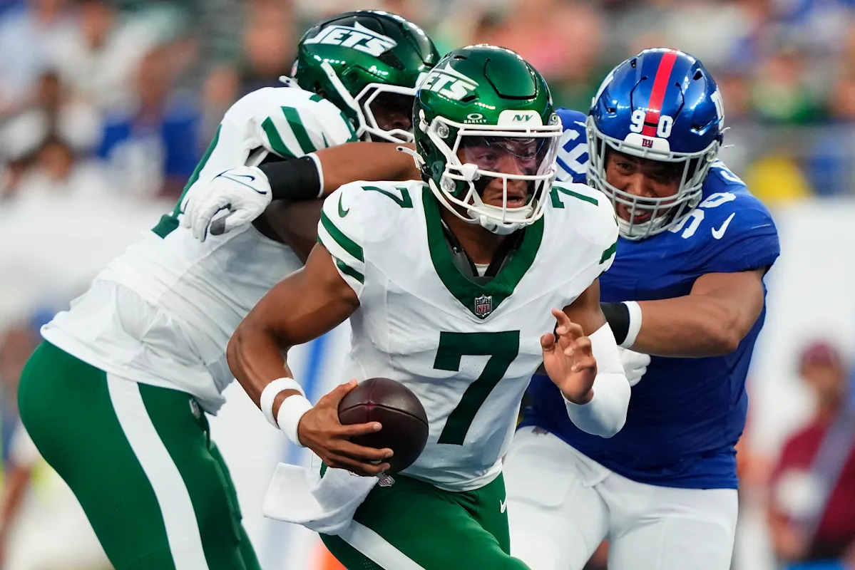 Fields on Jets’ passing game: ‘We’re fine with 8-yard completions’ and tiring defenses with runs