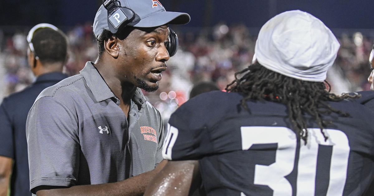 Former Decatur, Austin players now roam the sidelines of the River City Rivalry as coaches | High School