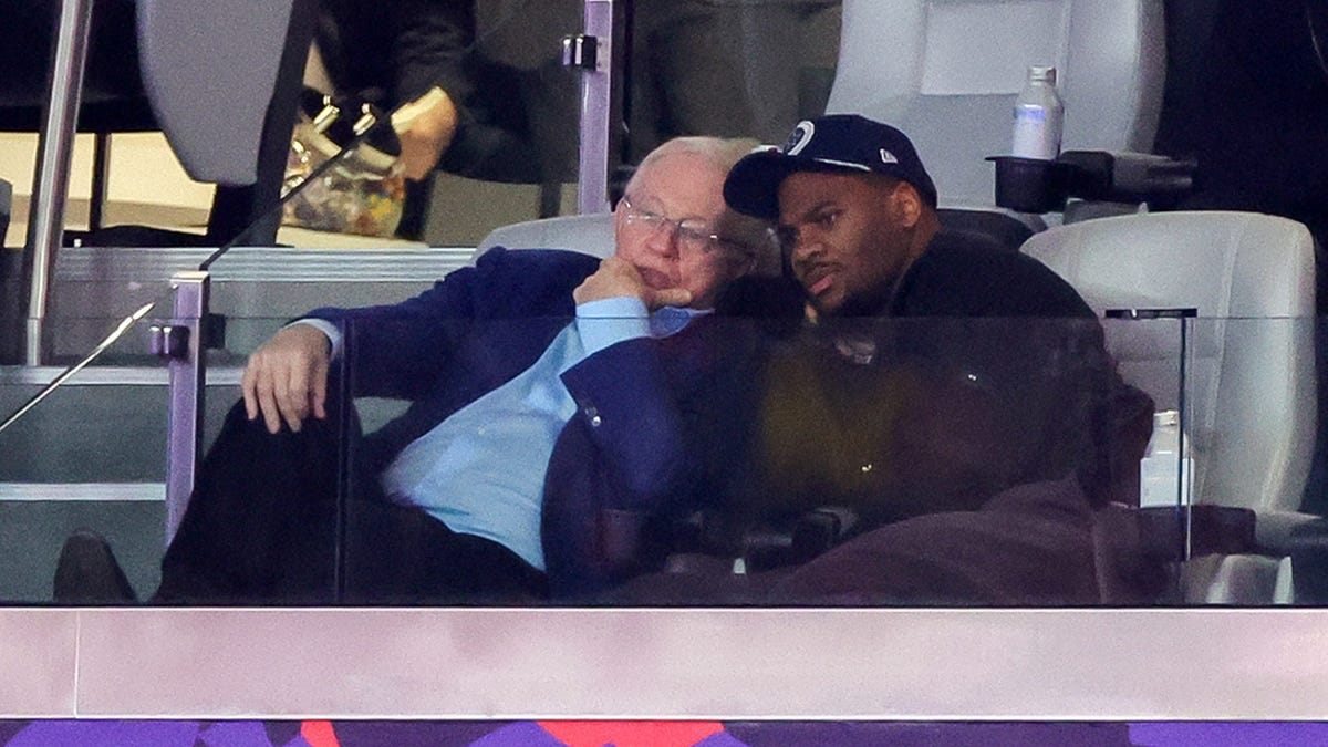 Jerry Jones says nothing stopping Micah Parsons talks but emphasizes respect for contract