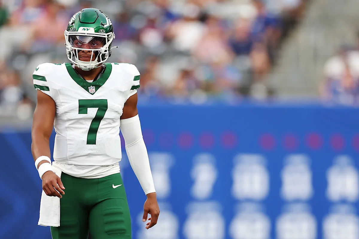 Jets coach Aaron Glenn rips ‘noise’ after Justin Fields’ slow start in the preseason