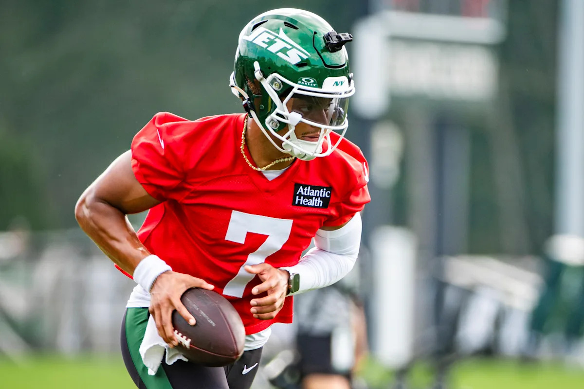 Justin Fields says Jets’ offense is improving despite recent struggles in training camp
