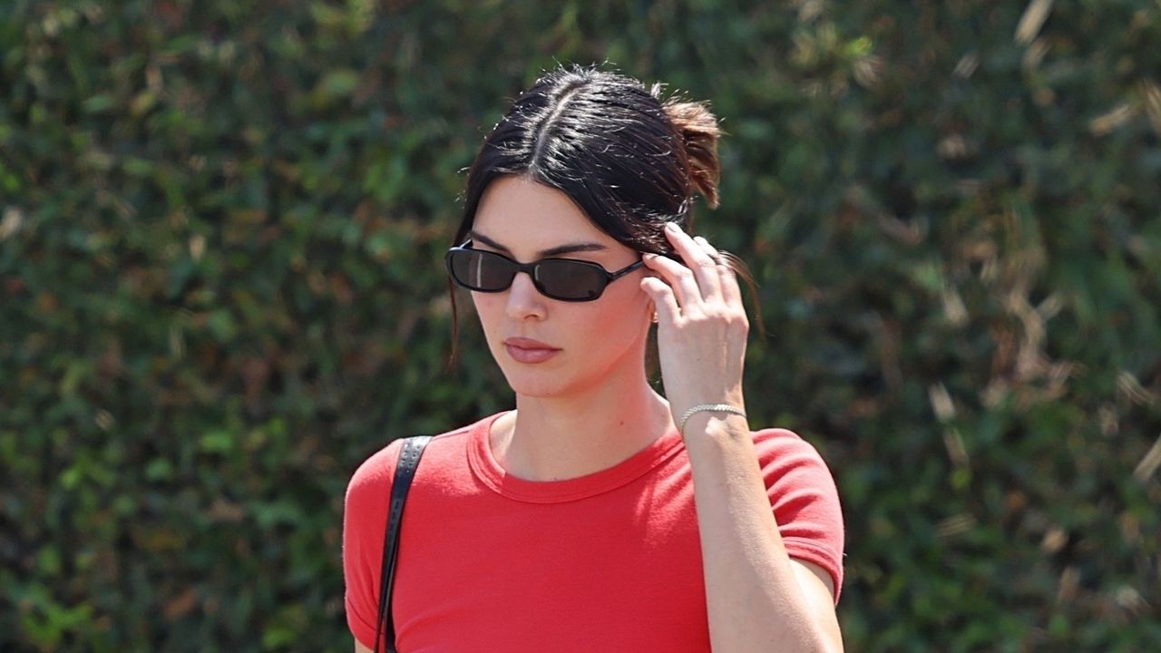 Kendall Jenner Flip-Flops on Flip-Flops