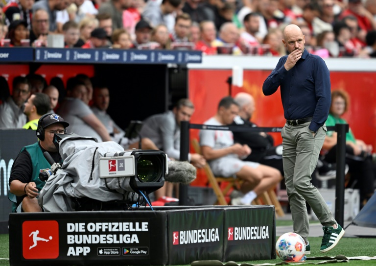 Leverkusen stumble in Ten Hag Bundesliga debut