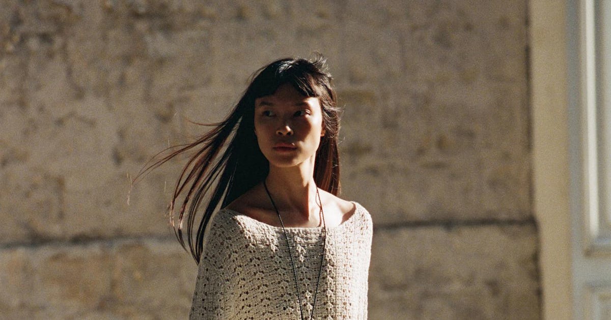 Long Pendant Necklaces Are An Easy Way To Shake Up Your Outfits