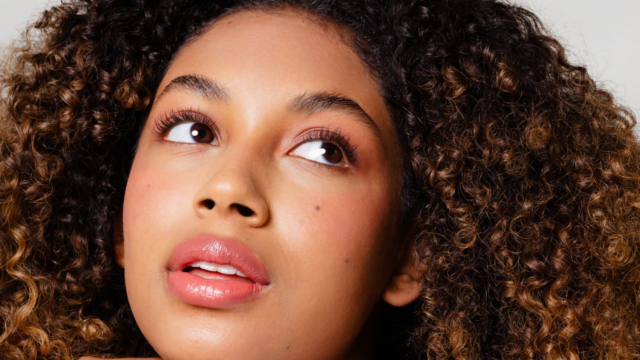 Makeup Touch Ups In Just 6 Simple Steps, According to Pros