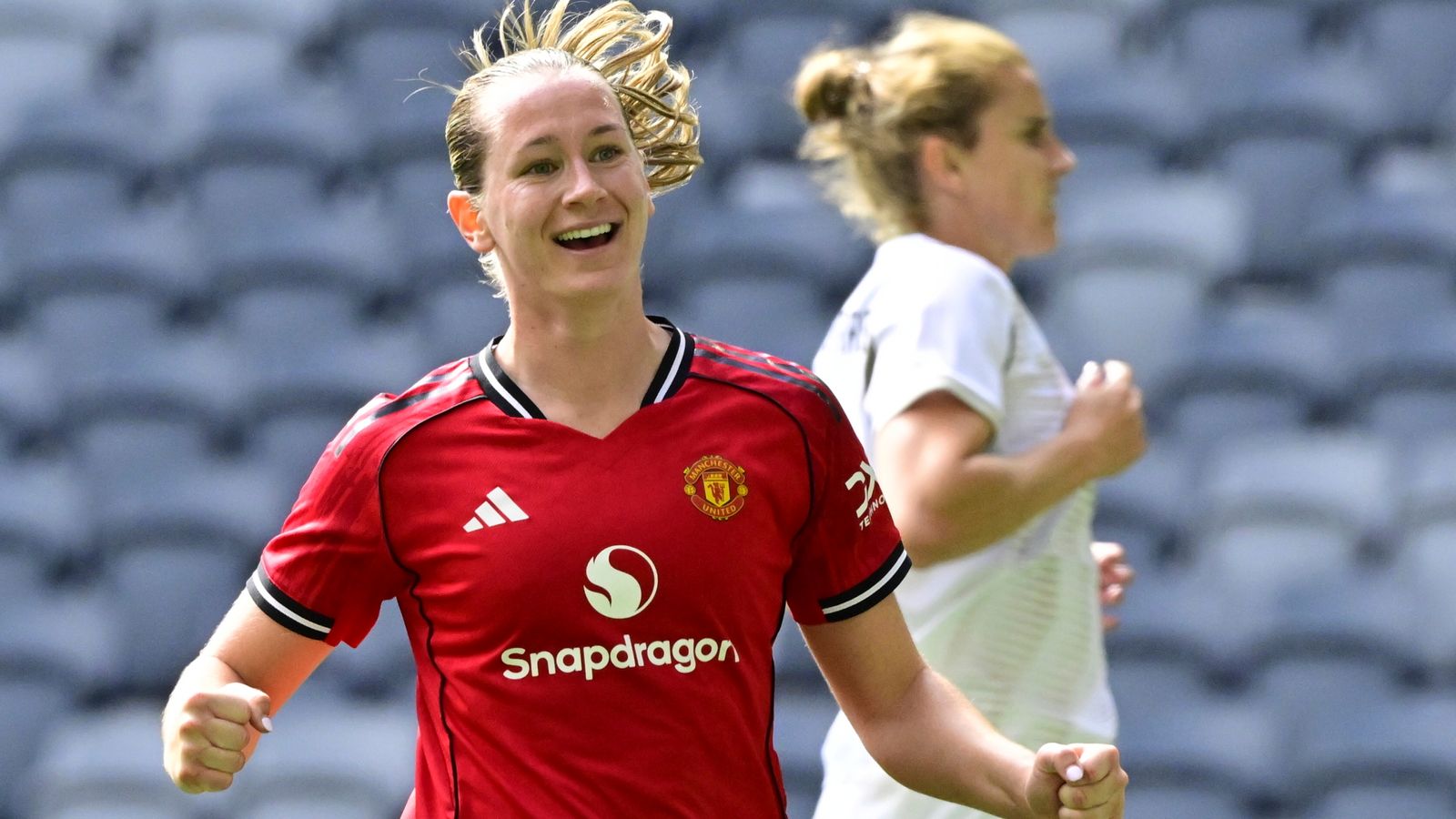 Man Utd 4-0 PSV: Elisabeth Terland scores hat-trick as Marc Skinner’s side move closer to Champions League qualifcation | Football News