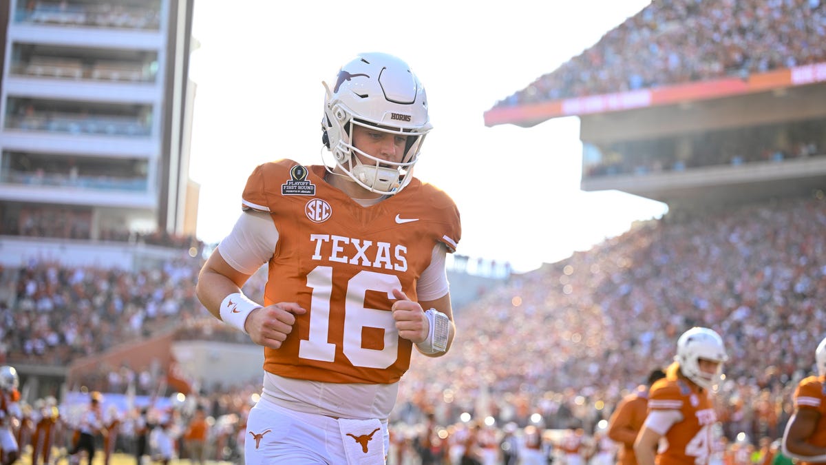 Manning, Hill lead five Horns picked on preseason All-American team