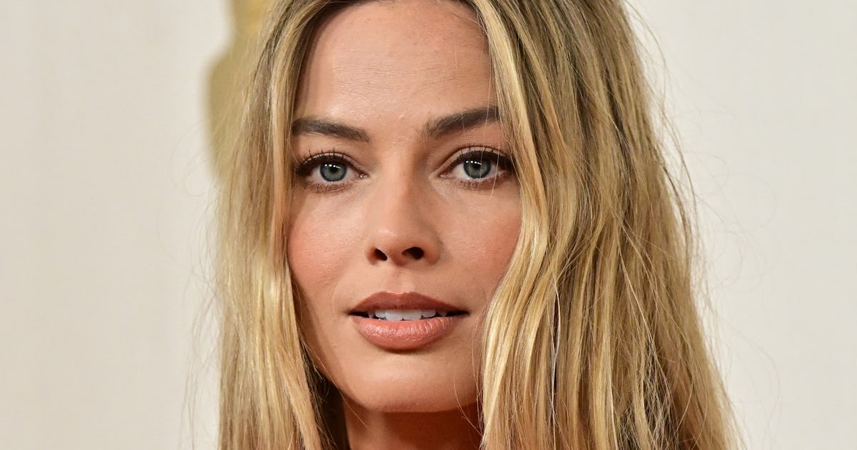 Margot Robbie’s Corset Dress Moment Made For A Bold Red Carpet Return