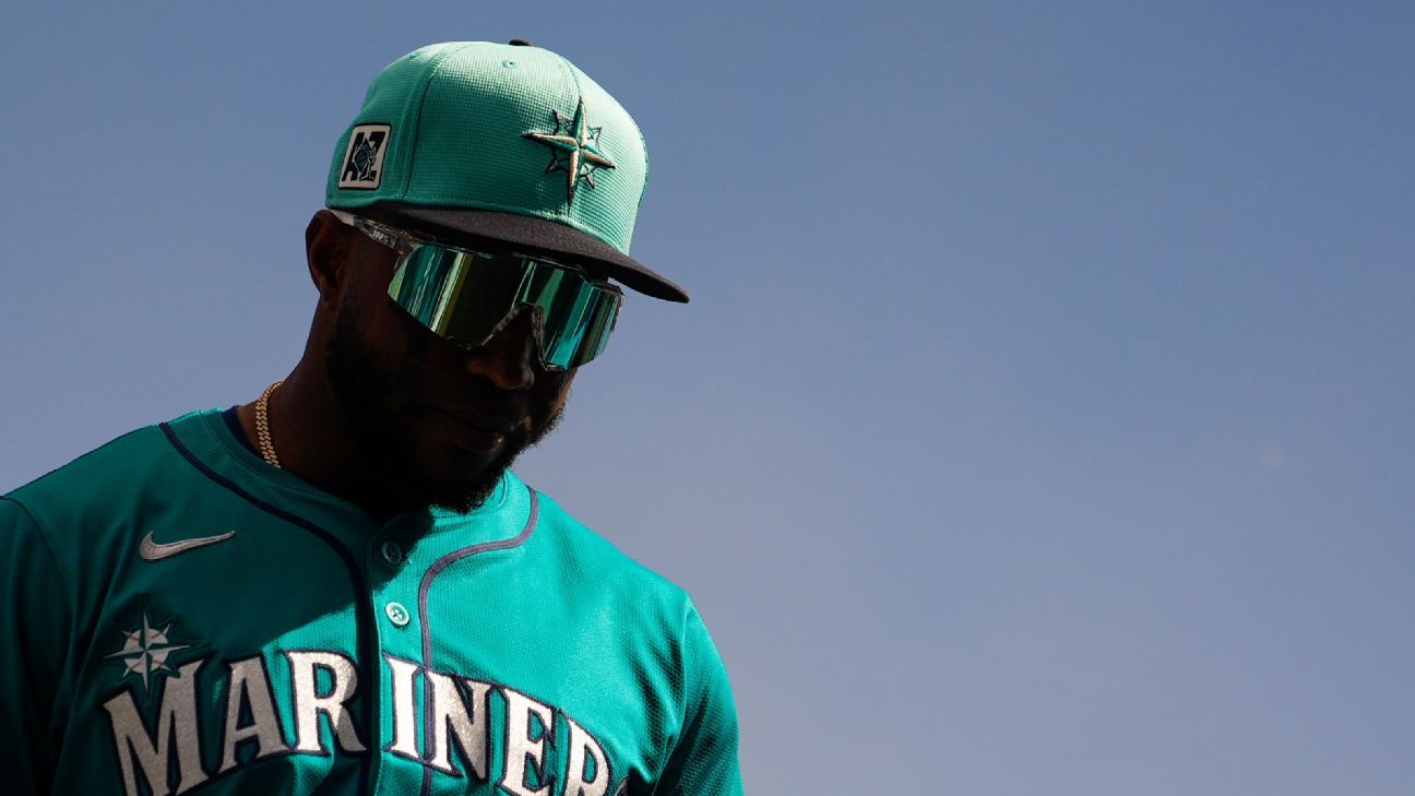 Mariners’ Robles suspended 10 games for bat heave at pitcher