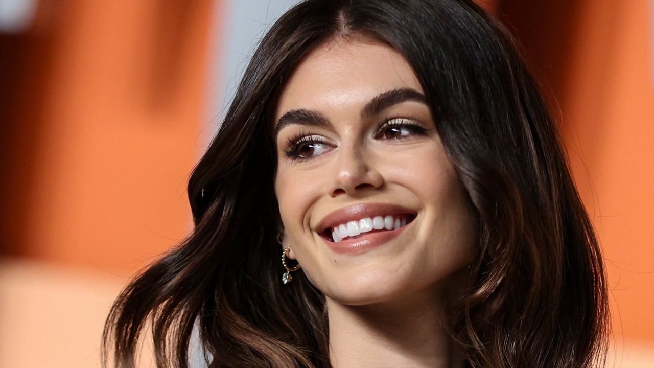 “Marquise Layers” Is The Haircut That Sculpts Your Face