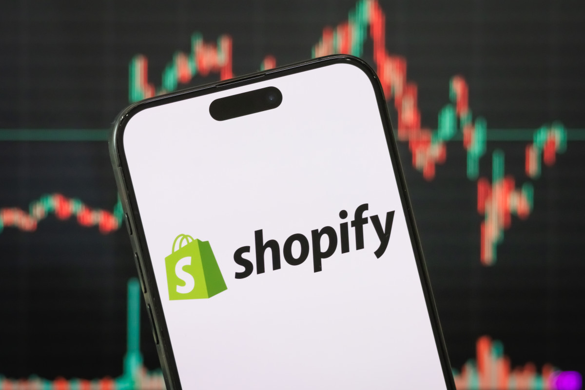 Must Read: Shopify Quarterly Revenue Soars, The Alarming Rise of Gen Z's Tanning Obsession