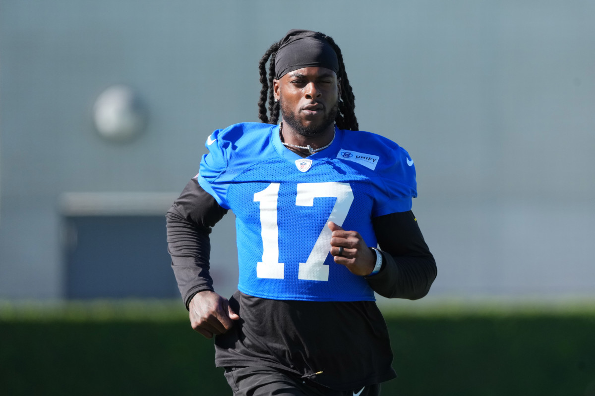NFL Fans Concerned For Davante Adams After 'Hospital Ball' At Practice