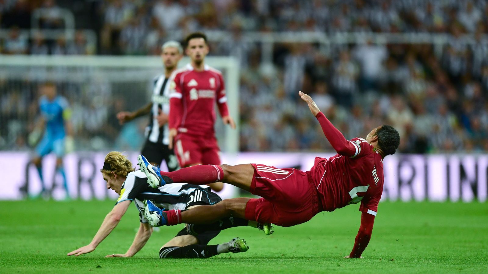 Newcastle 2-3 Liverpool: Arne Slot criticises hosts’ approach and says ‘that wasn’t a football match’ after last-gasp winner | Football News