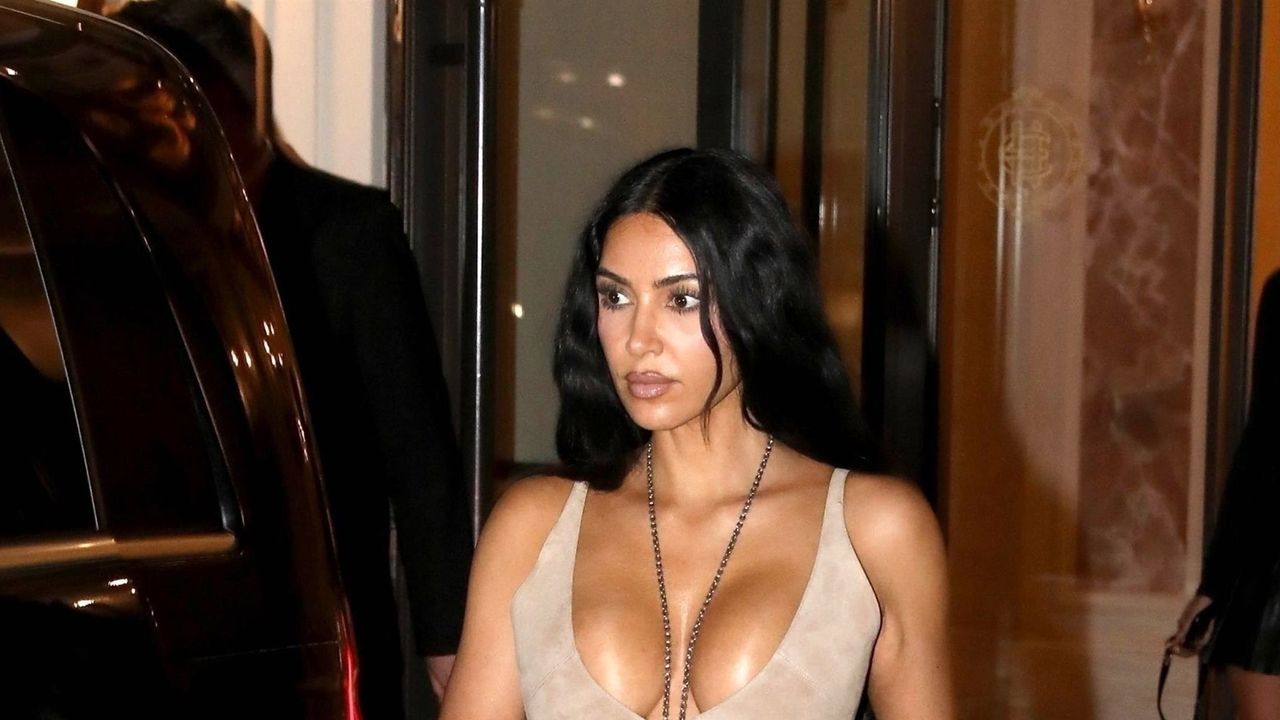 On an Evening in Roma, Kim Kardashian Pairs Her Gelato With an Ultra Rare Hermès Bag
