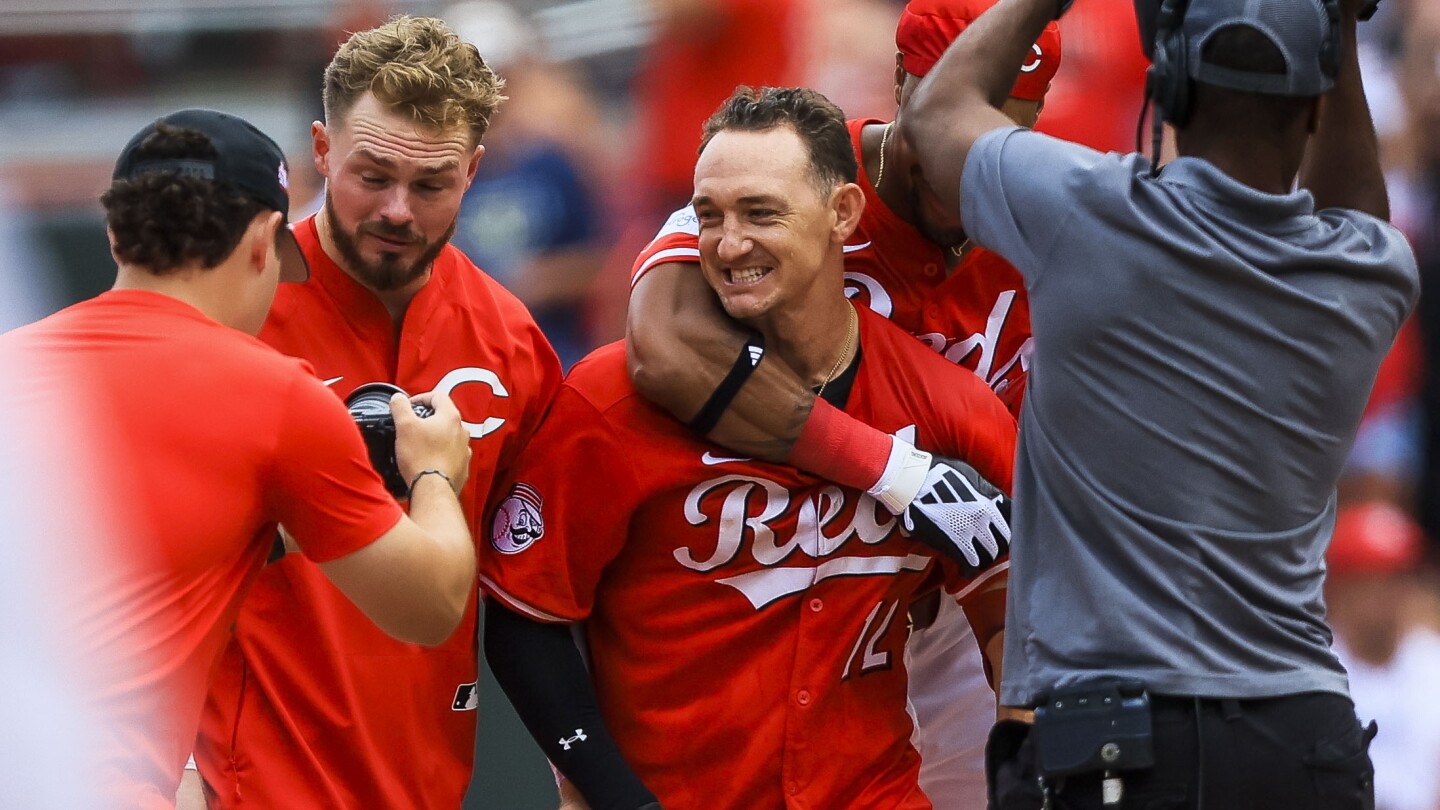 Reds end Brewers’ franchise-record, 14-game winning streak on Hays’ bases-loaded hit in 10th