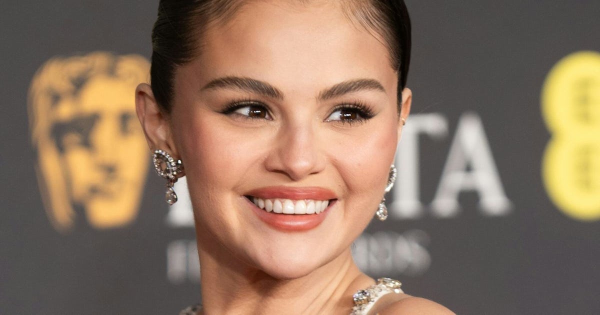 Selena Gomez’s Best Hairstyles Prove She’s A Master Of Reinvention
