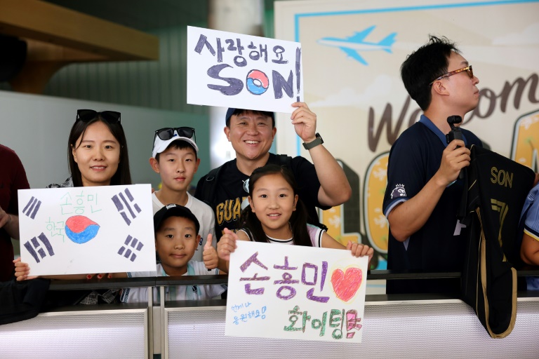 Son draws fans to airport as LAFC calls Wednesday news conference