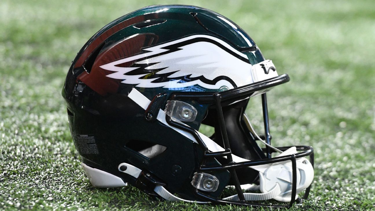 Sources: Raiders trade CB Bennett to Eagles for DL Booker