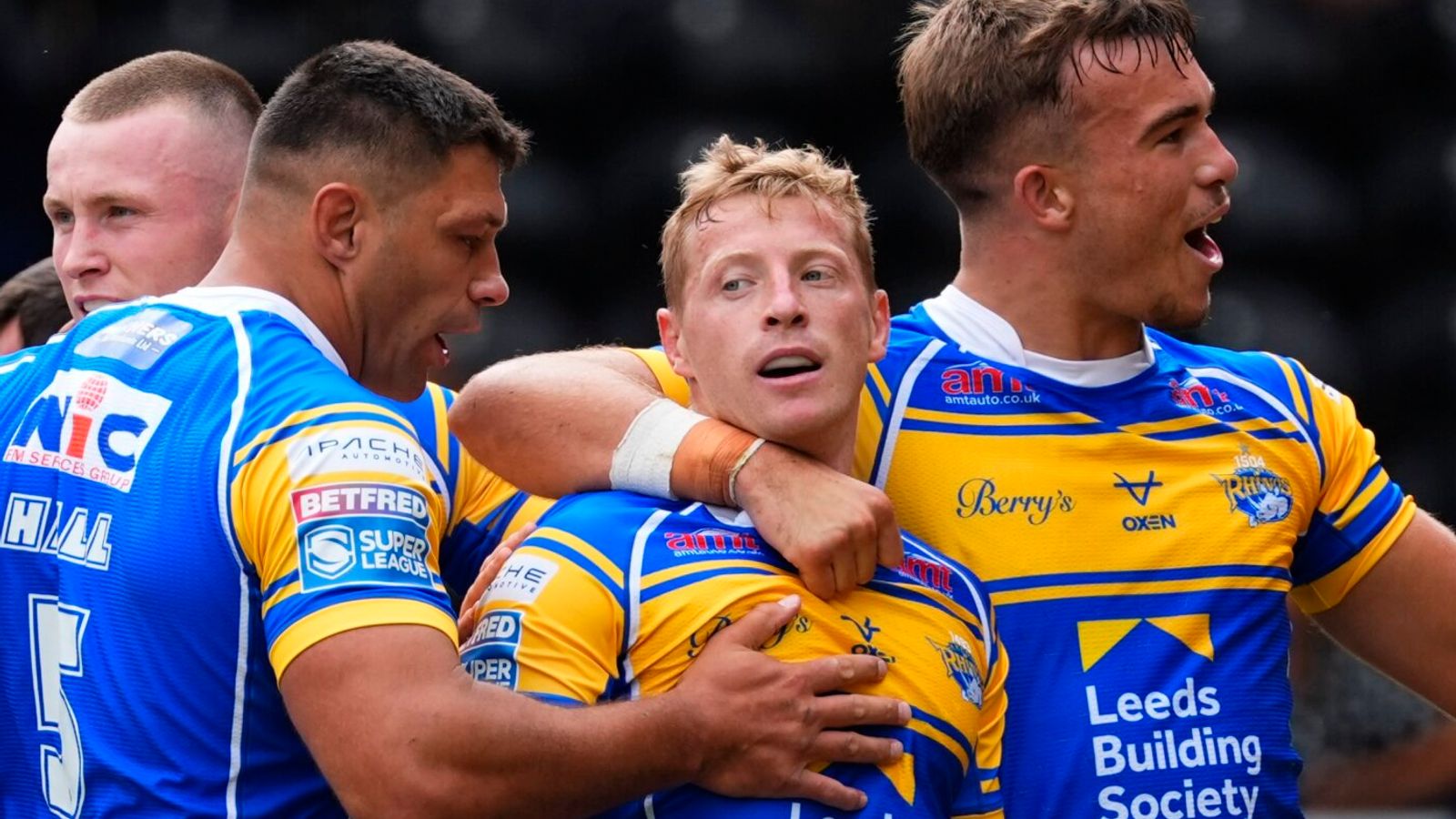 Super League: Leeds Rhinos run in 11 tries against Castleford Tigers | Rugby League News