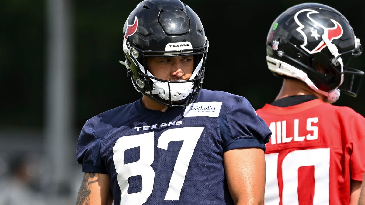 Texans TE Dalton Schultz praises Cade Stover’s growth entering Year 2