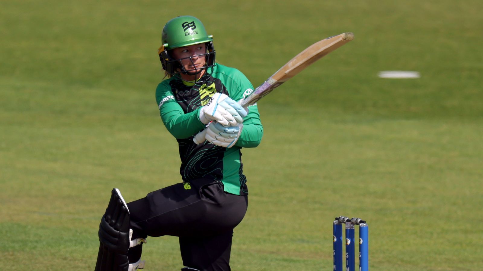 The Hundred: Danni Wyatt-Hodge impresses in Southern Brave’s win over Birmingham Phoenix as Davina Perrin stars for Northern Superchargers | Cricket News