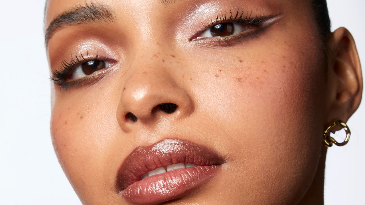 Why One Vogue Editor Only Has Eyes for Tubing Mascaras