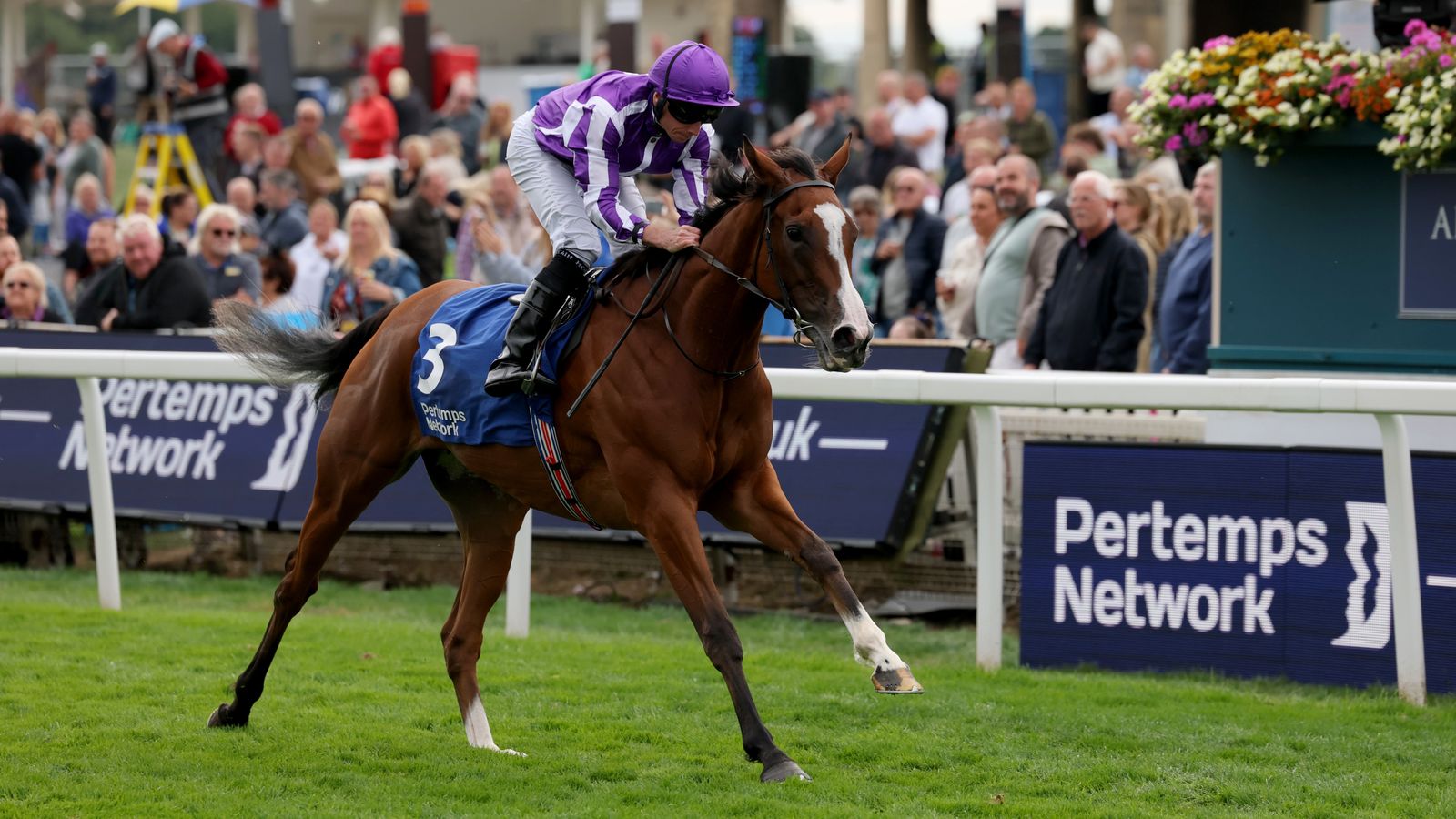 York: Minnie Hauk completes Oaks treble with Yorkshire Oaks success for Aidan O’Brien on the Knavesmire | Racing News