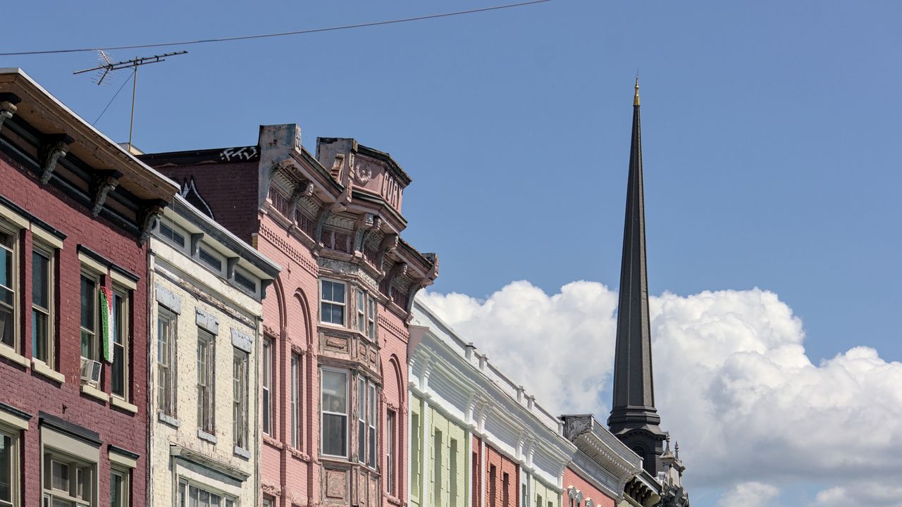 A Guide to Kingston, New York: The Quaint Hudson Valley Town Meant for Idyllic Fall Getaways