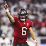 Baker Mayfield leads late drive as Buccaneers stun Texans