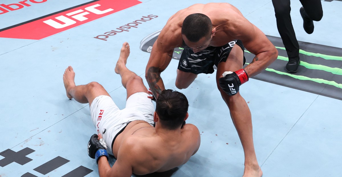 Carlos Ulberg demolishes Dominick Reyes with brutal first round knockout in UFC Perth main event  