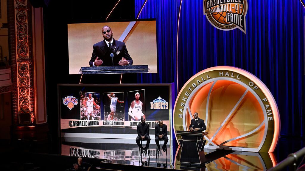 Carmelo Anthony, Dwight Howard, Maya Moore enter Hall of Fame