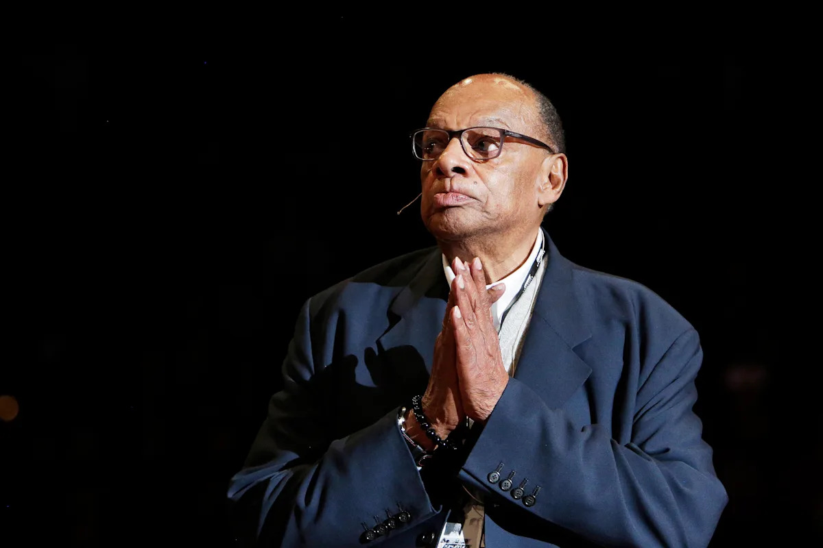 College basketball Hall of Famer, former Nike executive George Raveling dies at age 88