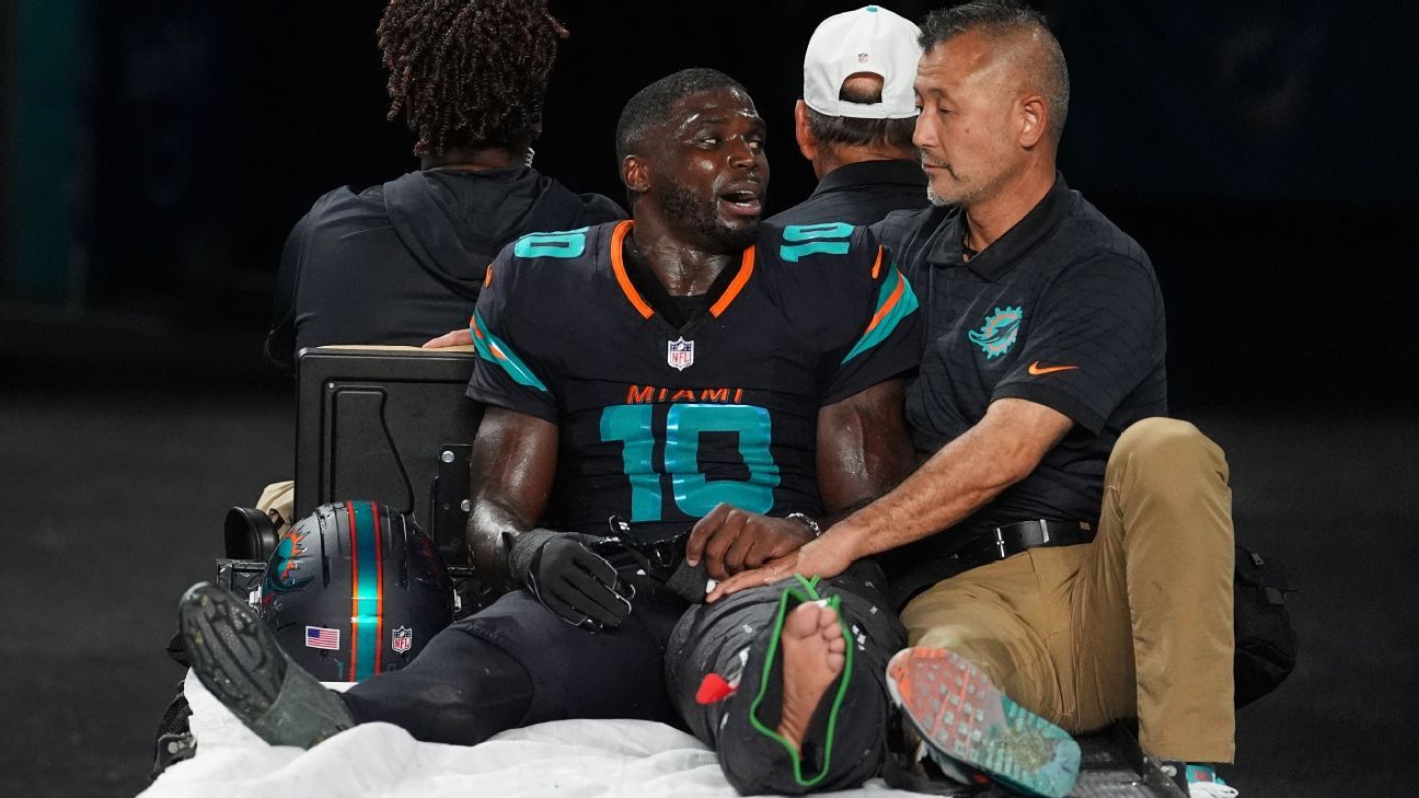 Dolphins’ Tyreek Hill carted off vs. Jets with knee injury