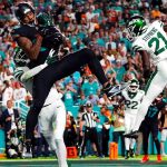Dolphins' offense gets going in MNF win over Jets, but loses Tyreek Hill